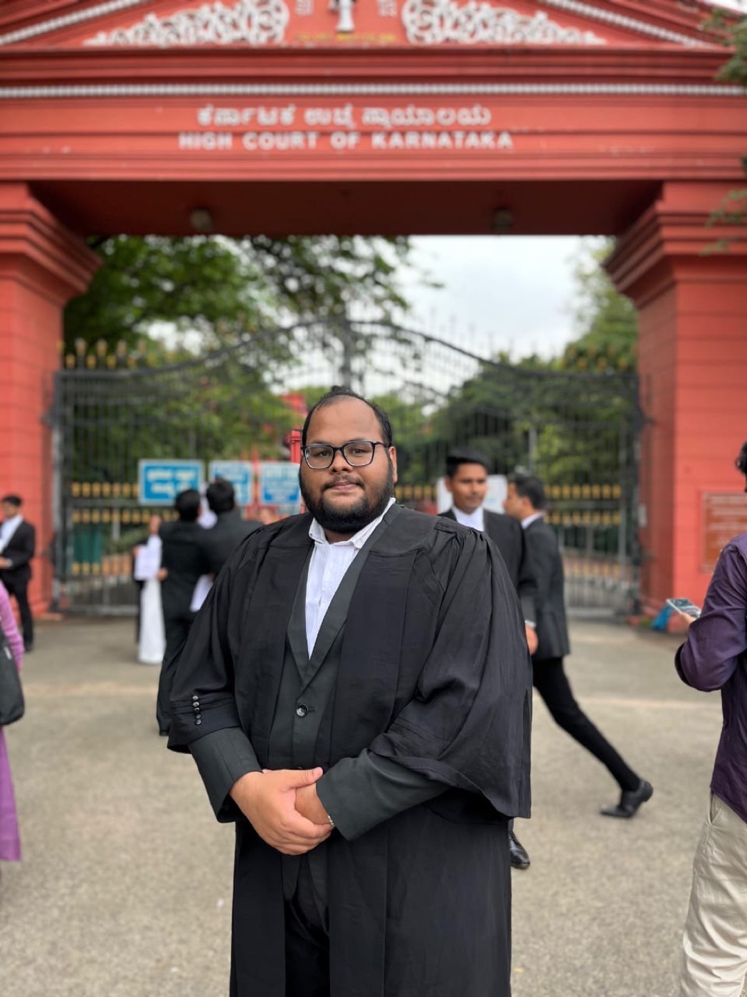 Advocate at the High Court of Karnataka gate